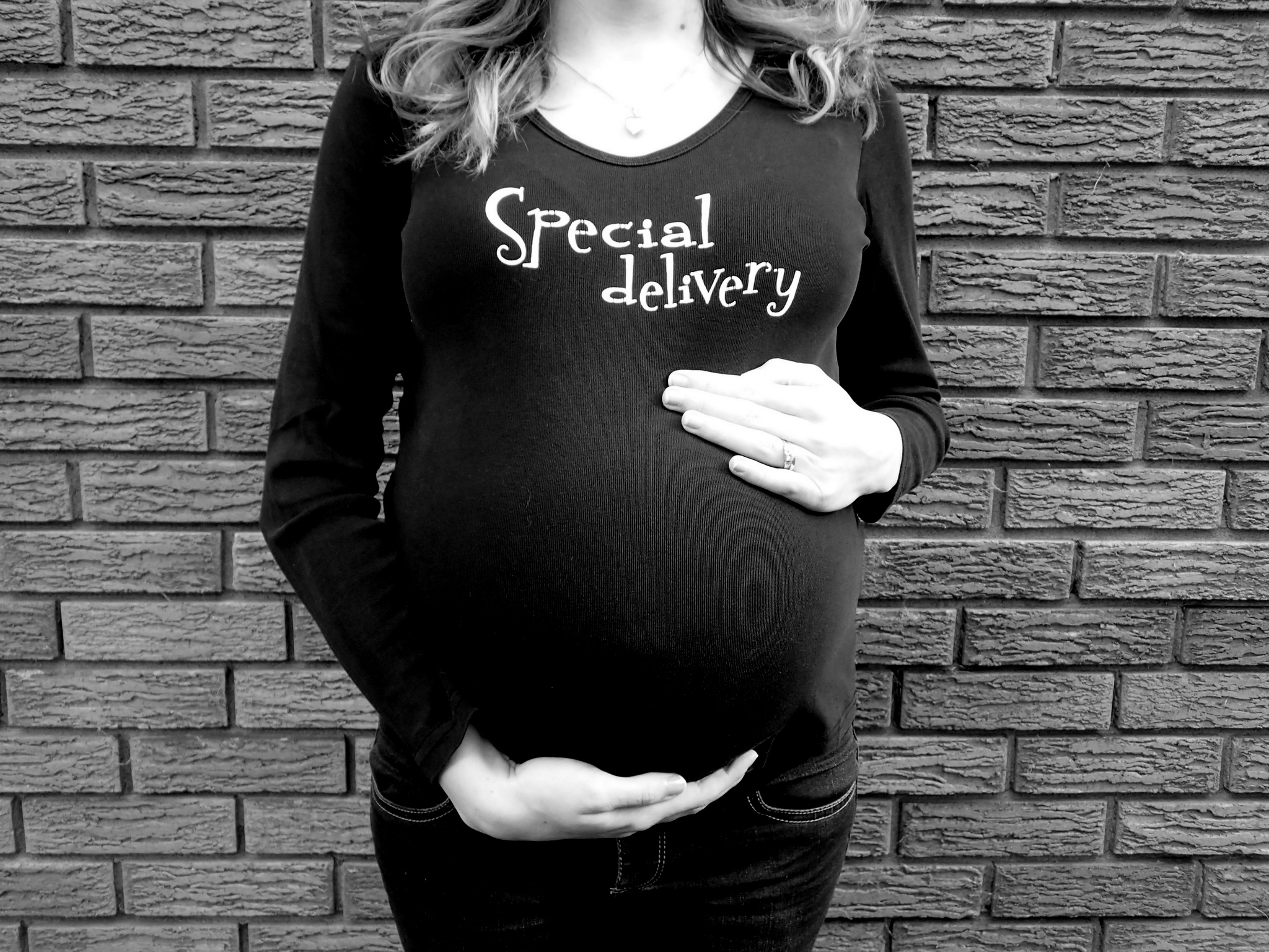 maternity-photoshoot-at-39-weeks-pregnant-at-home-with-joanna